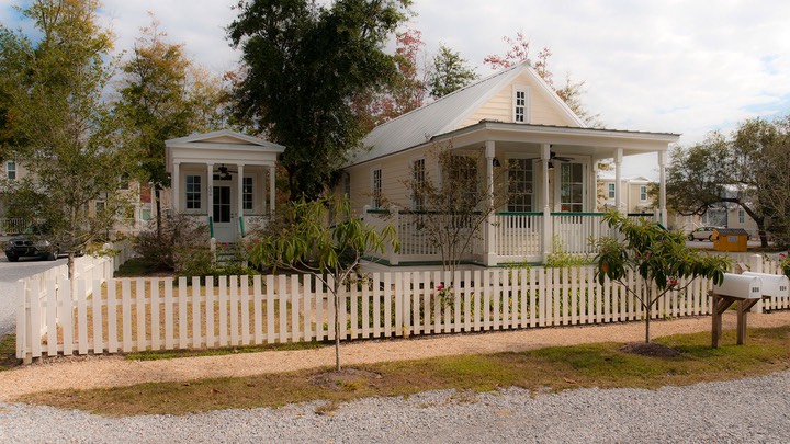 Cottage-Square-11NOV06-6860