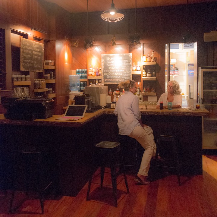 Mahogany-Bay-14APR16-3157